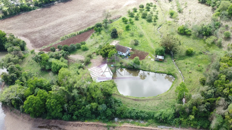 Sítio com riacho e casa enxaimel à venda em Picada Café na Serra Gaúcha