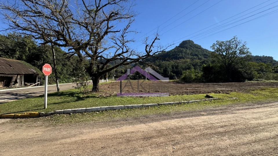 Imagens do imóveis Amplo terreno de esquina à venda em Picada Café na Serra Gaúcha