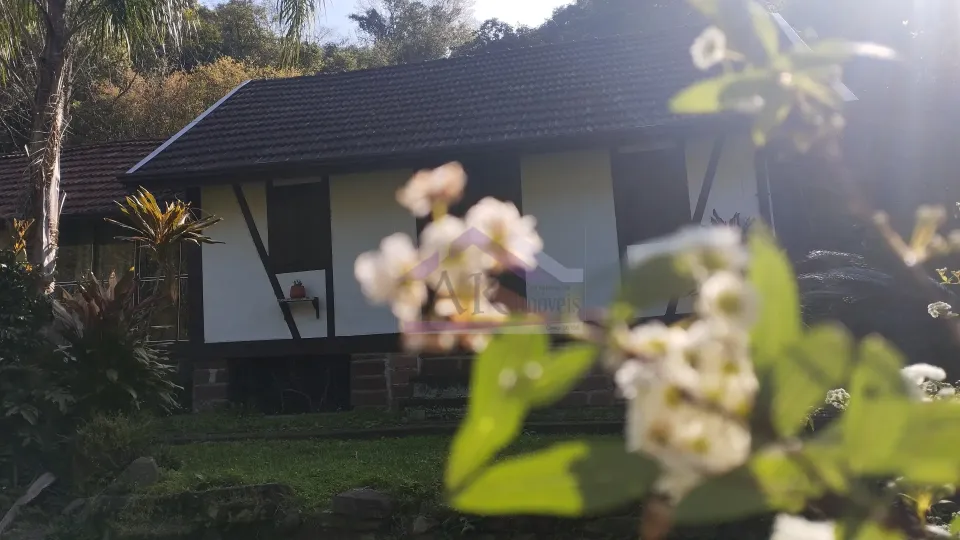 Sítio com riacho e casa enxaimel à venda em Picada Café na Serra Gaúcha
