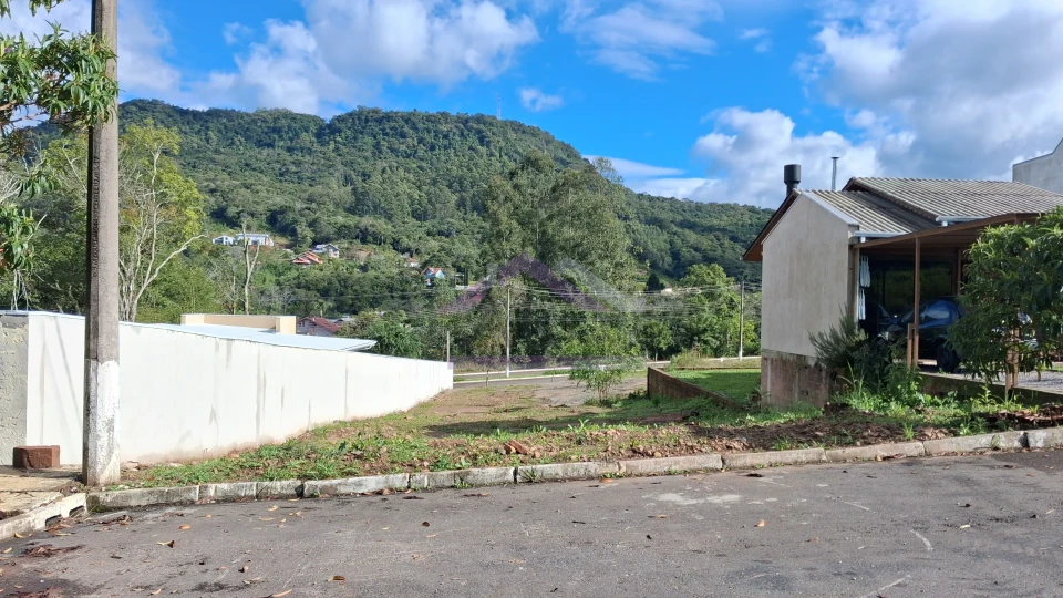 Terreno à venda no Centro de Picada Café, na Serra Gaúcha