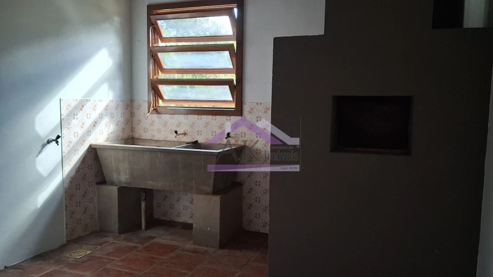 Casa com 3 quartos para locação, localizada as margens da BR-116, em Picada Café, na Serra Gaúcha