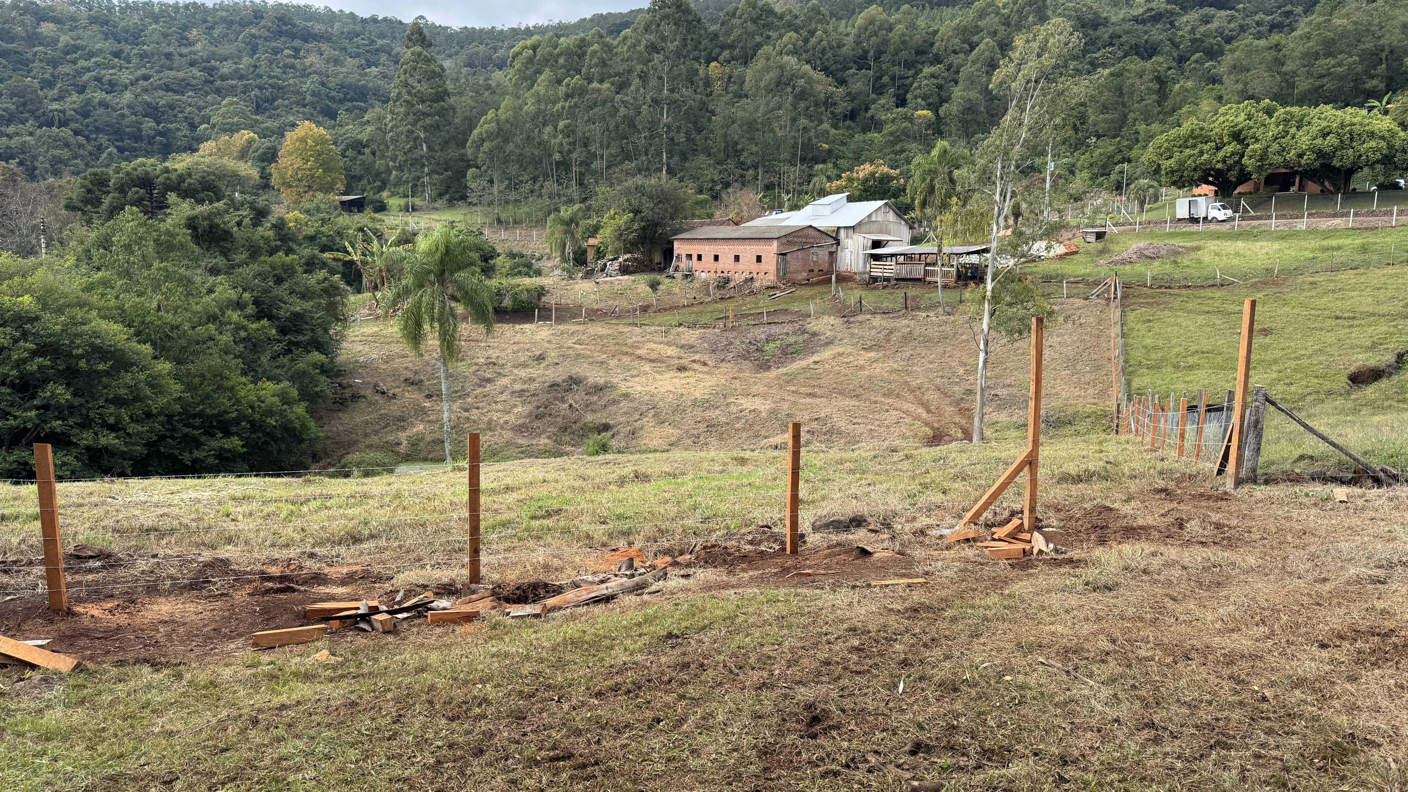 Área de terra com riacho à venda em Morro Reuter-RS