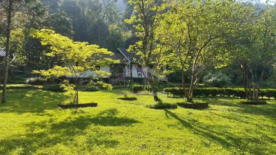 Sítio com riacho e casa enxaimel à venda em Picada Café na Serra Gaúcha