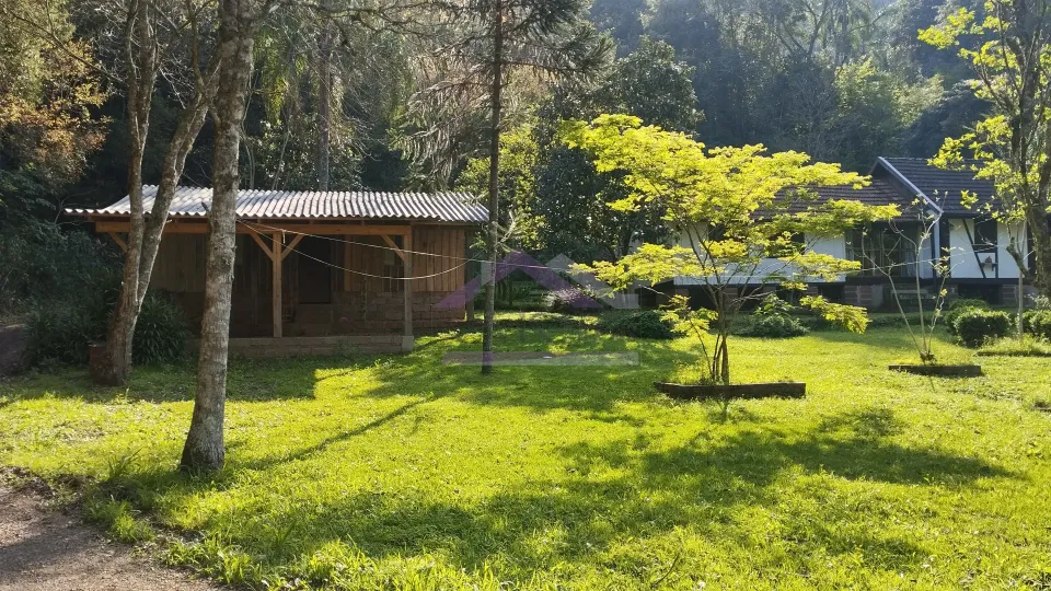 Sítio com riacho e casa enxaimel à venda em Picada Café na Serra Gaúcha