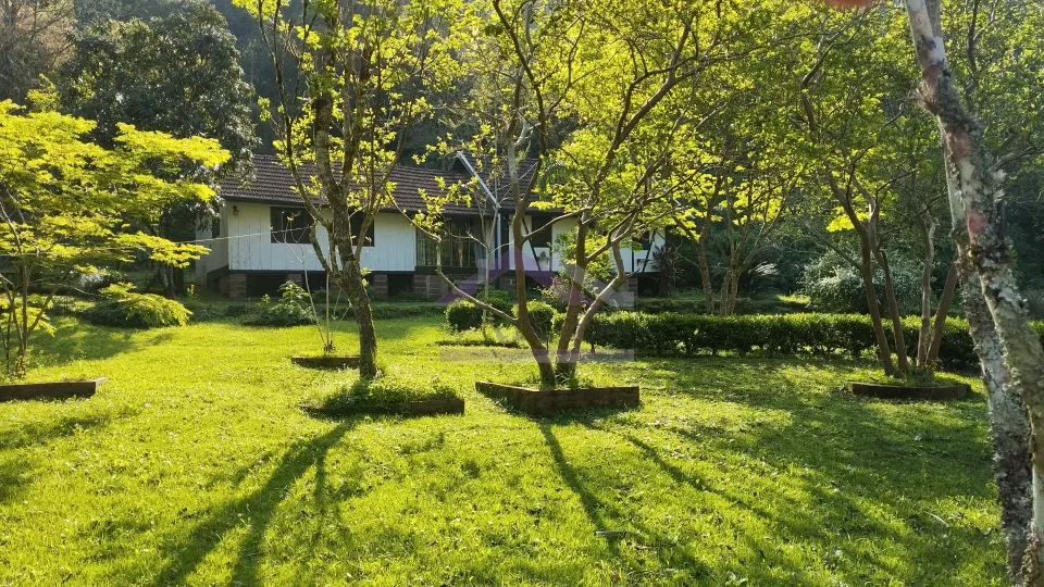 Sítio com riacho e casa enxaimel à venda em Picada Café na Serra Gaúcha