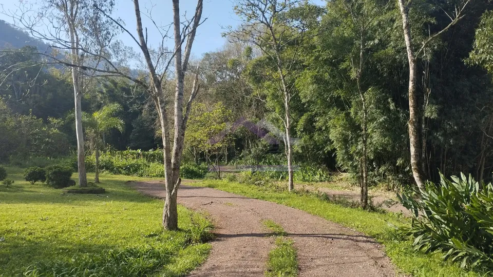Sítio com riacho e casa enxaimel à venda em Picada Café na Serra Gaúcha