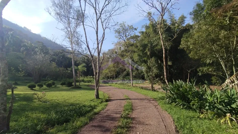 Sítio com riacho e casa enxaimel à venda em Picada Café na Serra Gaúcha