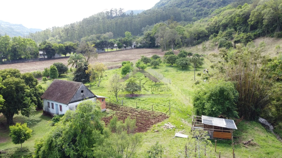 Sítio com riacho e casa enxaimel à venda em Picada Café na Serra Gaúcha