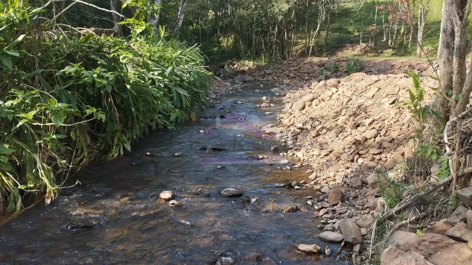 Sítio com riacho e casa enxaimel à venda em Picada Café na Serra Gaúcha