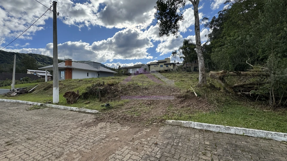 Imagens do imóveis Amplo terreno com linda paisagem à venda em Picada Café na Serra Gaúcha