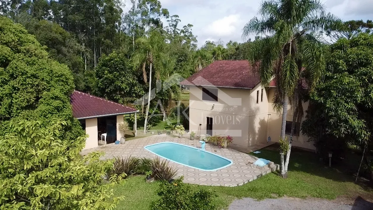 Sítio com estrutura completa, açude e piscina na cidade de Feliz-RS