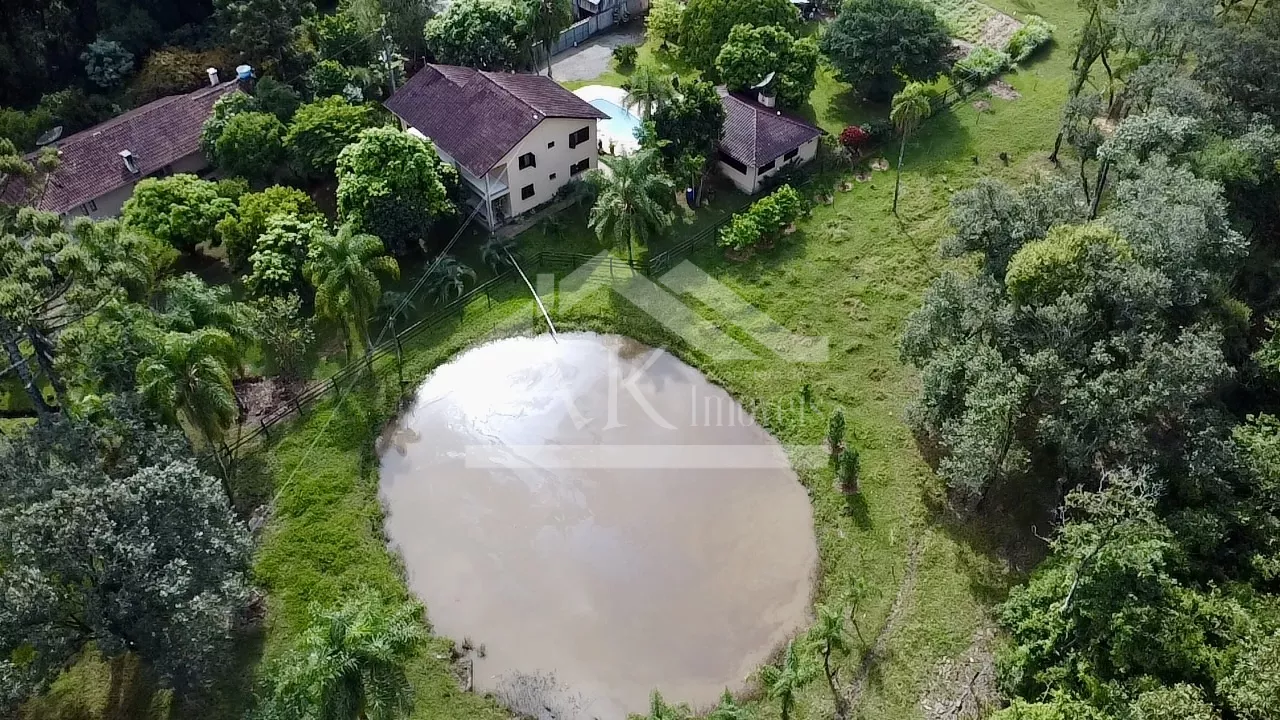 Sítio com estrutura completa, açude e piscina na cidade de Feliz-RS