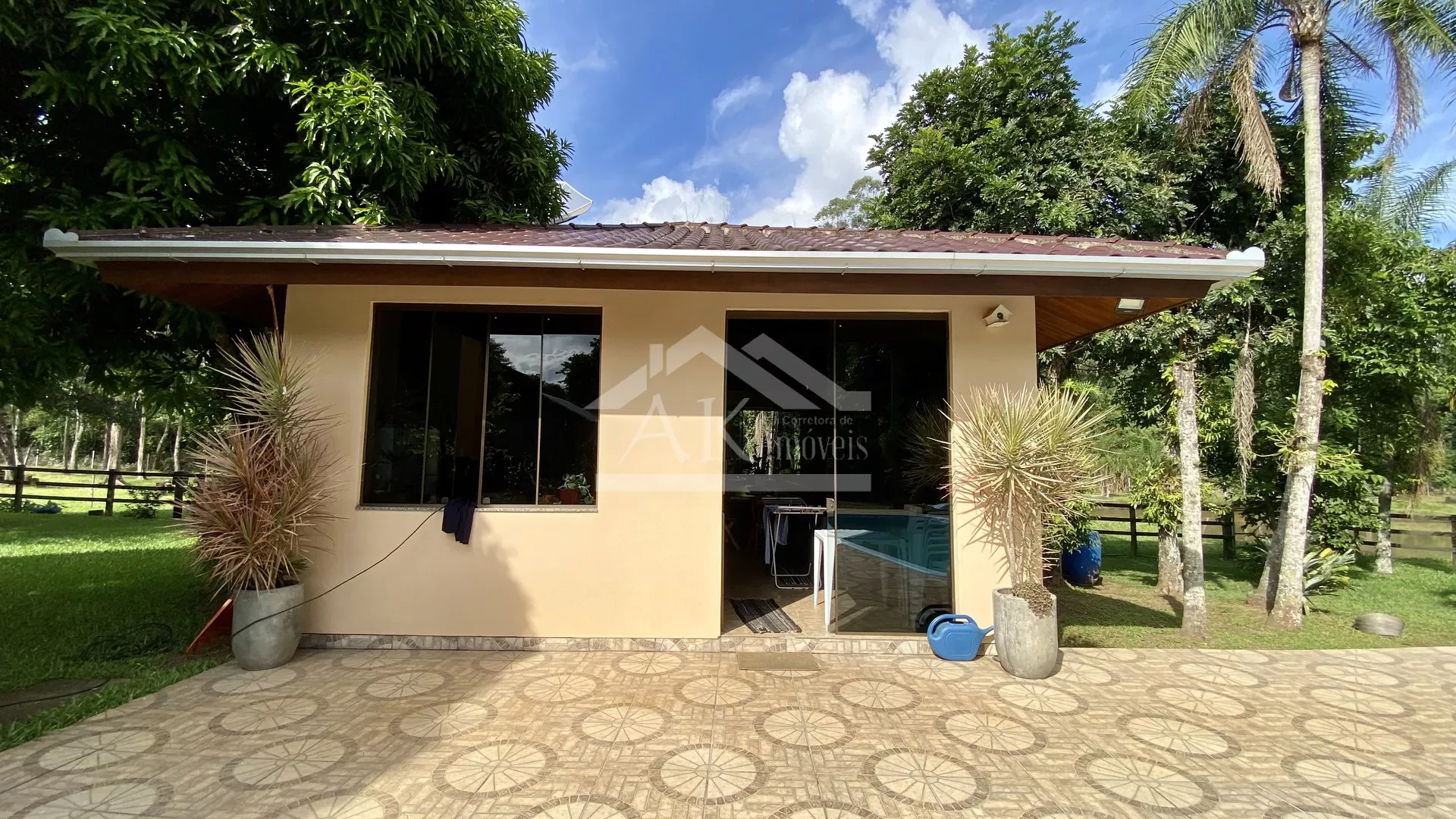 Sítio com estrutura completa, açude e piscina na cidade de Feliz-RS
