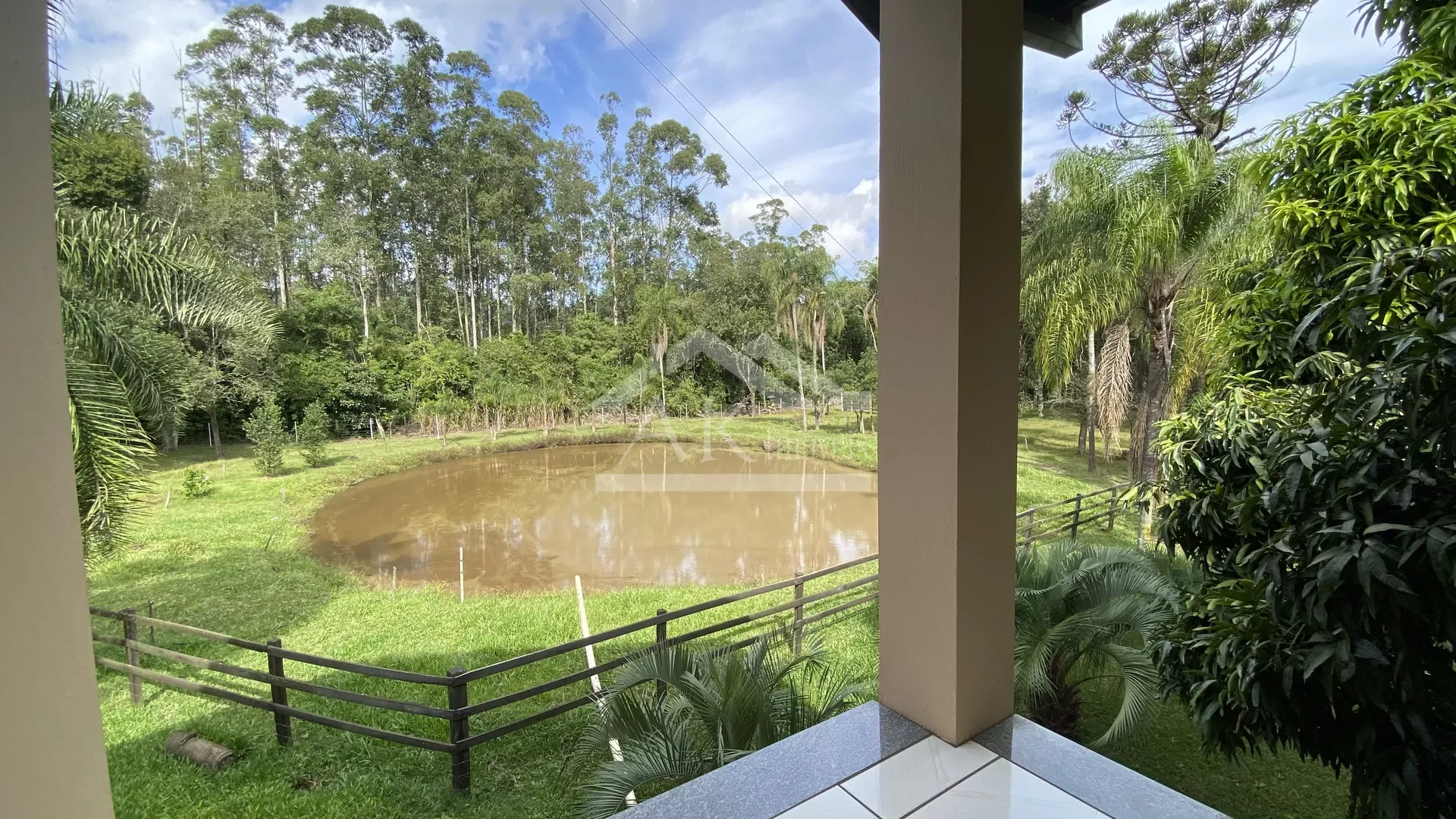 Sítio com estrutura completa, açude e piscina na cidade de Feliz-RS