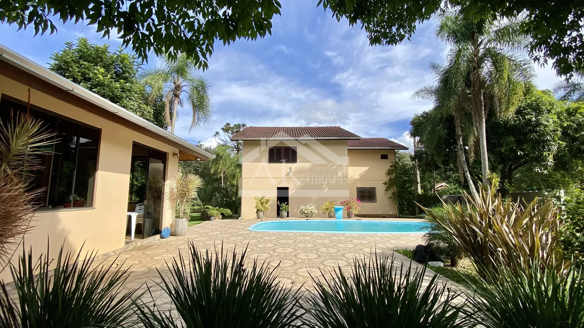 Sítio com estrutura completa, açude e piscina na cidade de Feliz-RS
