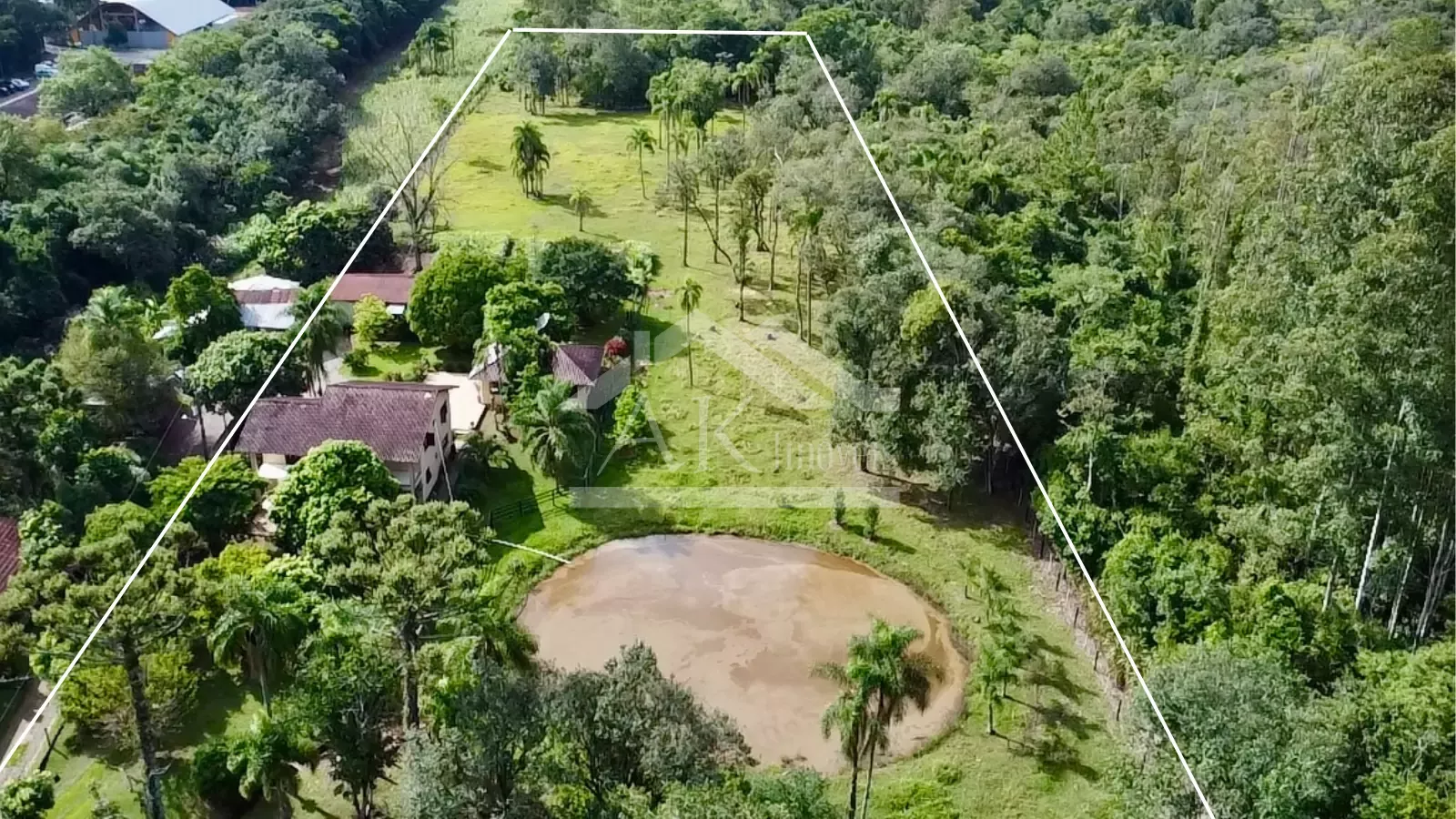 Sítio com estrutura completa, açude e piscina na cidade de Feliz-RS