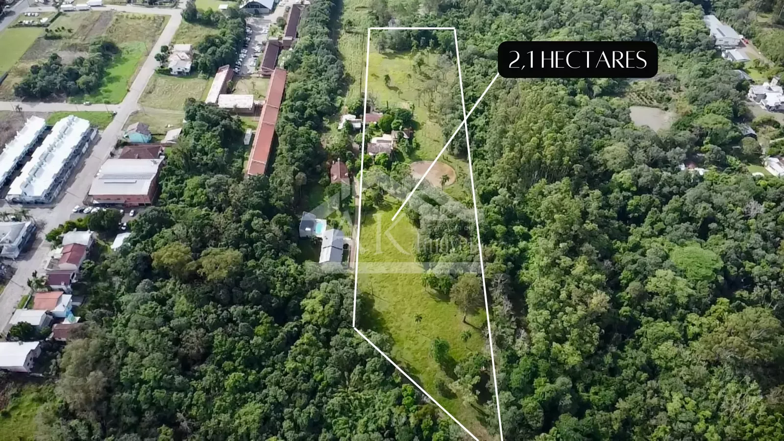 Sítio com estrutura completa, açude e piscina na cidade de Feliz-RS