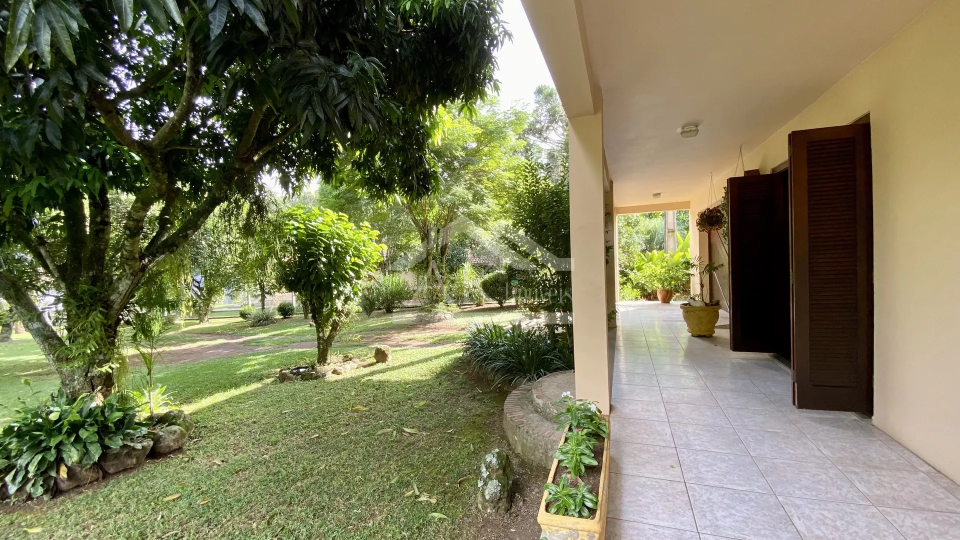 Sítio com estrutura completa, açude e piscina na cidade de Feliz-RS