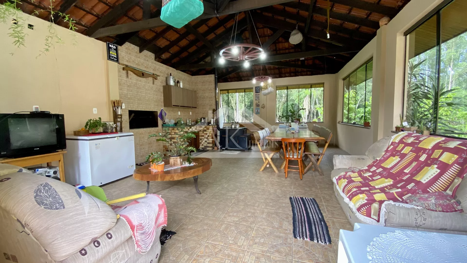 Sítio com estrutura completa, açude e piscina na cidade de Feliz-RS