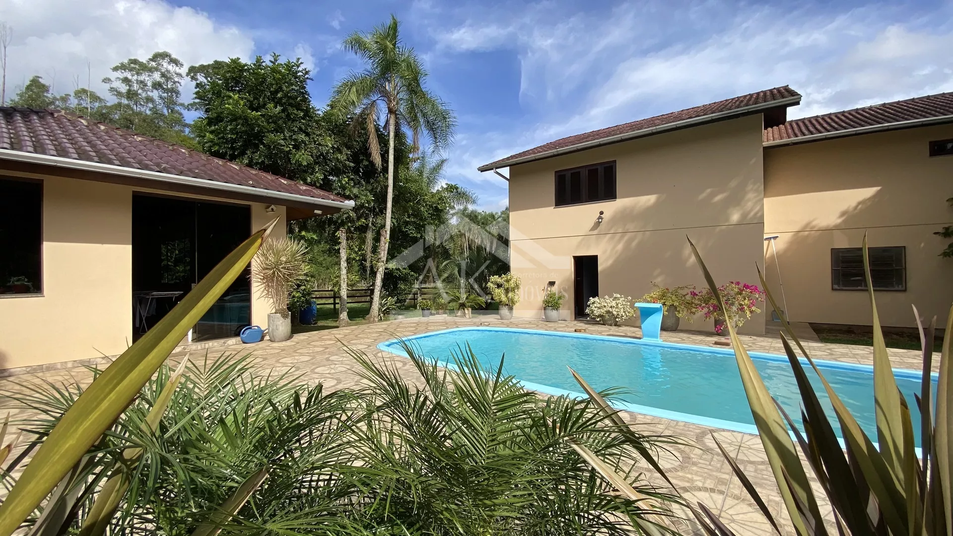 Sítio com estrutura completa, açude e piscina na cidade de Feliz-RS