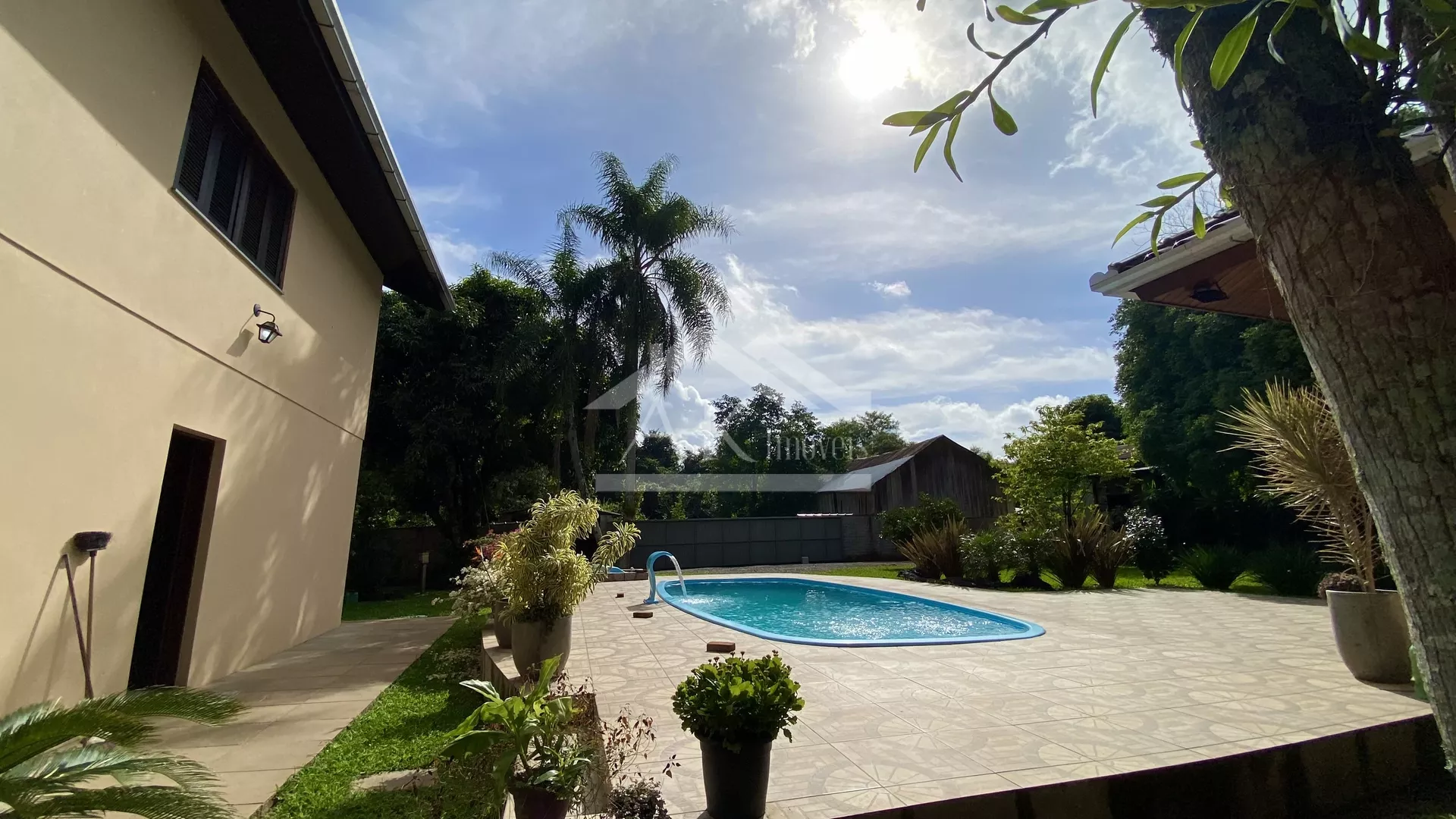 Sítio com estrutura completa, açude e piscina na cidade de Feliz-RS