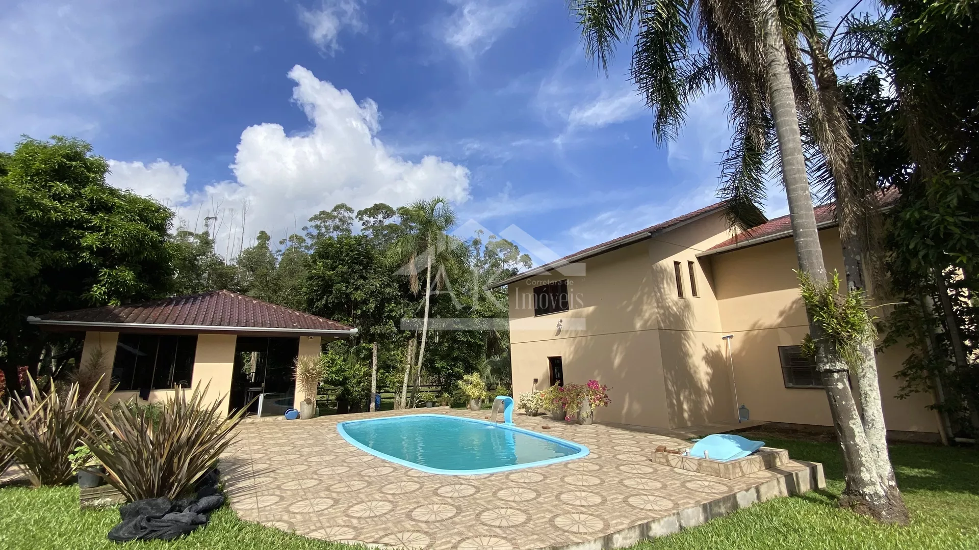 Sítio com estrutura completa, açude e piscina na cidade de Feliz-RS