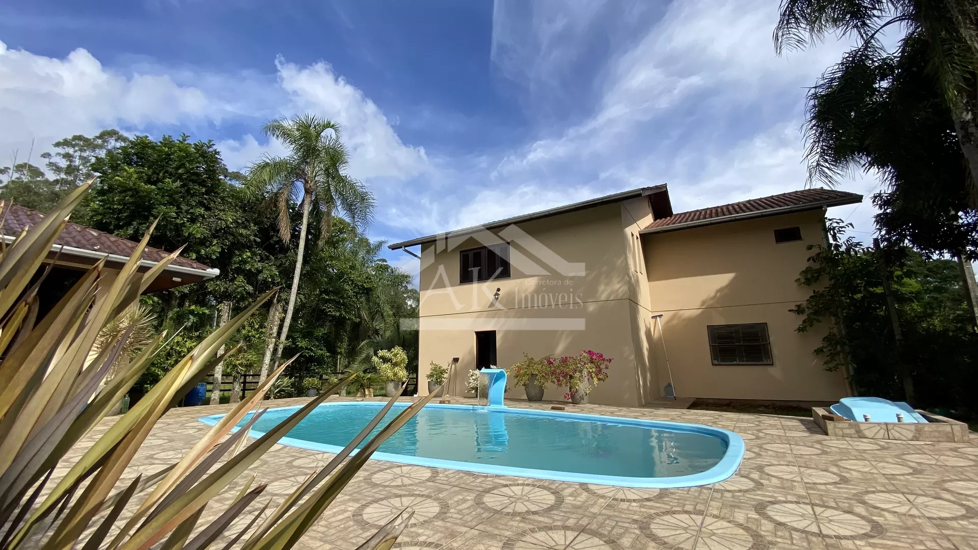 Sítio com estrutura completa, açude e piscina na cidade de Feliz-RS