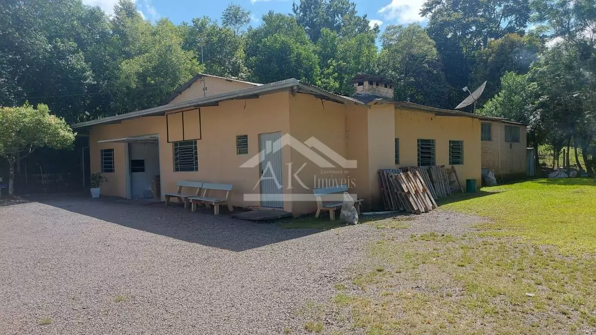 Prédio comercial, à venda, próximo a BR-116 em Picada Café, na Serra Gaúcha