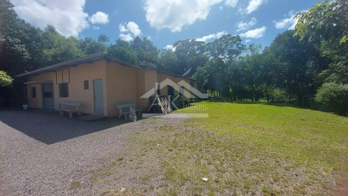 Prédio comercial, à venda, próximo a BR-116 em Picada Café, na Serra Gaúcha