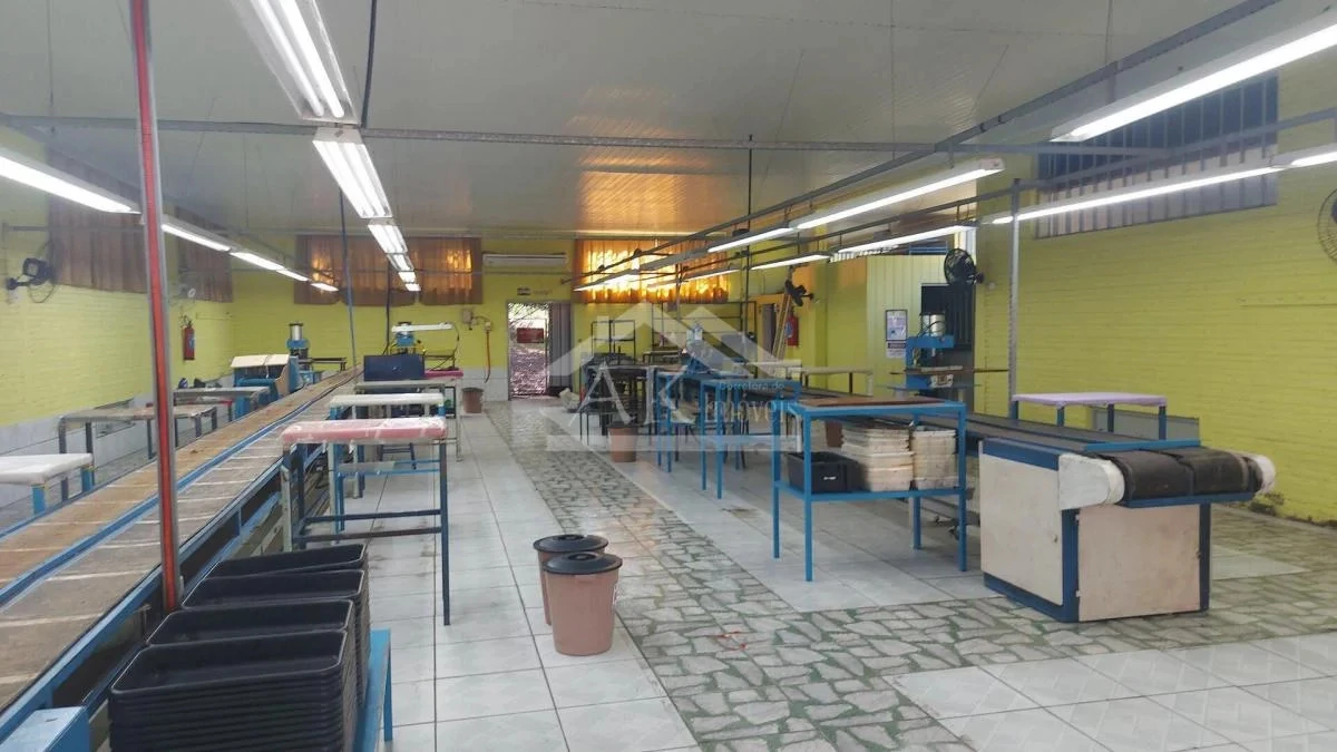 Prédio comercial, à venda, próximo a BR-116 em Picada Café, na Serra Gaúcha