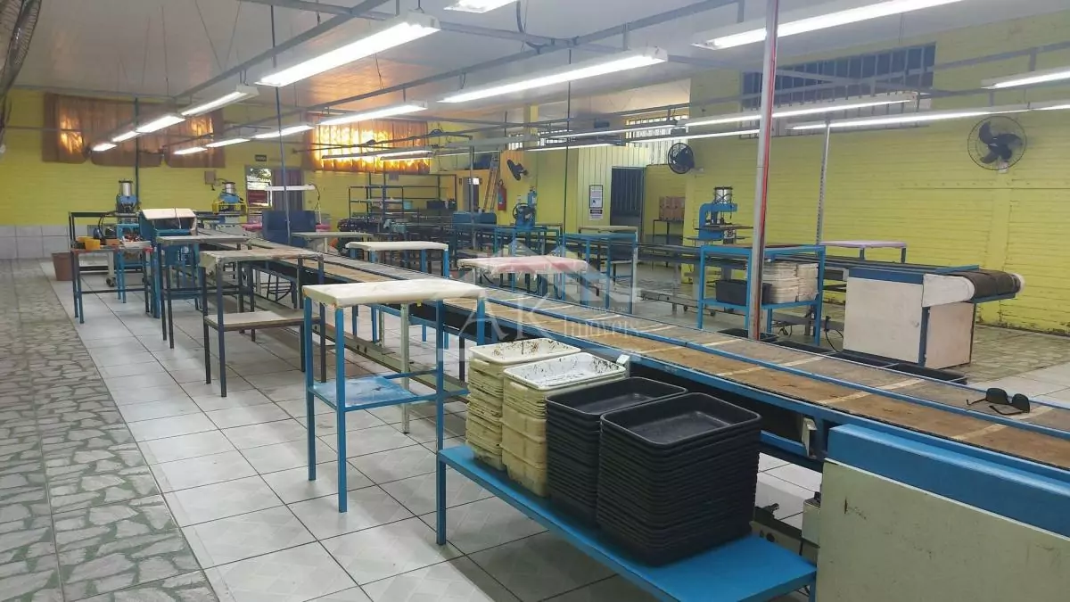 Prédio comercial, à venda, próximo a BR-116 em Picada Café, na Serra Gaúcha