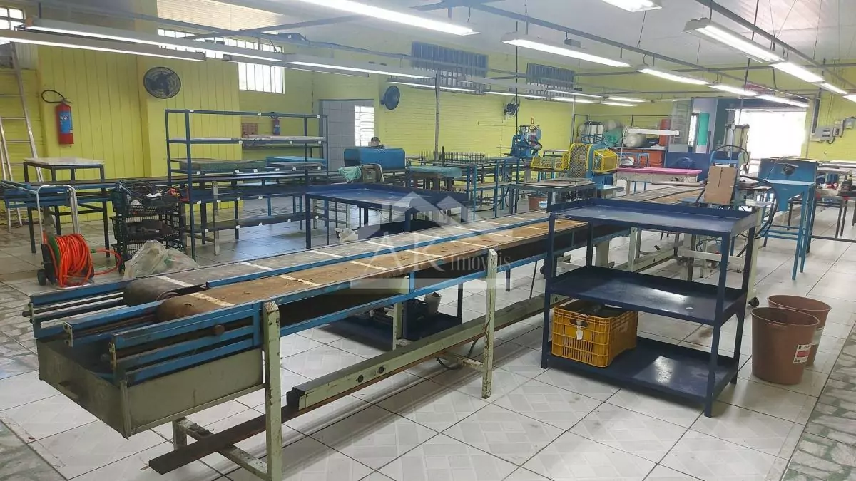 Prédio comercial, à venda, próximo a BR-116 em Picada Café, na Serra Gaúcha
