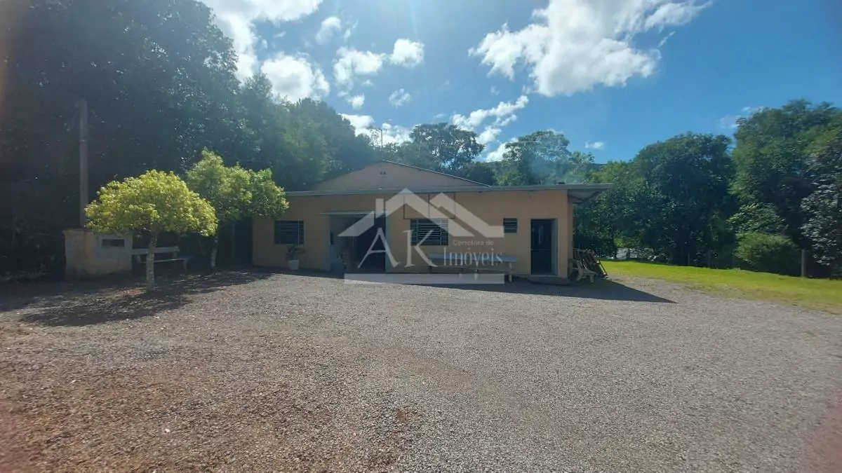 Prédio comercial, à venda, próximo a BR-116 em Picada Café, na Serra Gaúcha