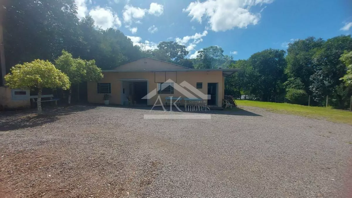 Prédio comercial, à venda, próximo a BR-116 em Picada Café, na Serra Gaúcha