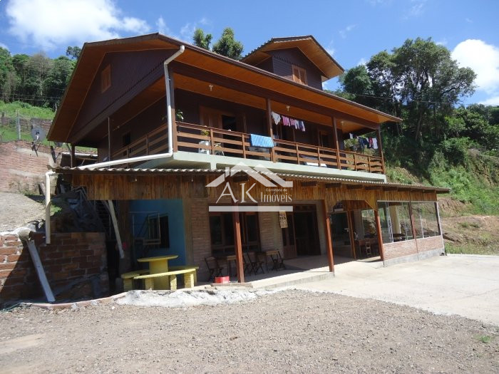 Prédio comercial à venda às margens da BR 116 em Picada Café, na Serra Gaúcha