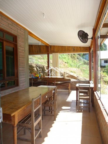 Prédio comercial à venda às margens da BR 116 em Picada Café, na Serra Gaúcha
