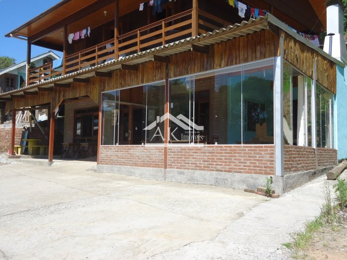 Prédio comercial à venda às margens da BR 116 em Picada Café, na Serra Gaúcha