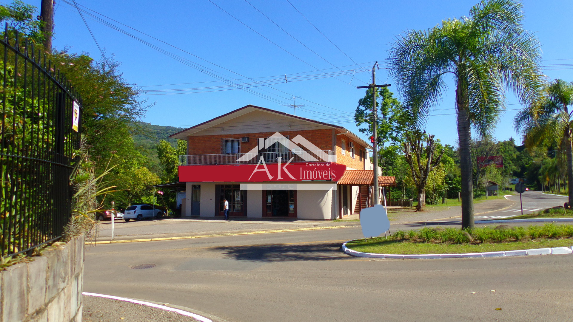 Prédio comercial, à venda, junto ao pórtico de Picada Café, na Serra Gaúcha