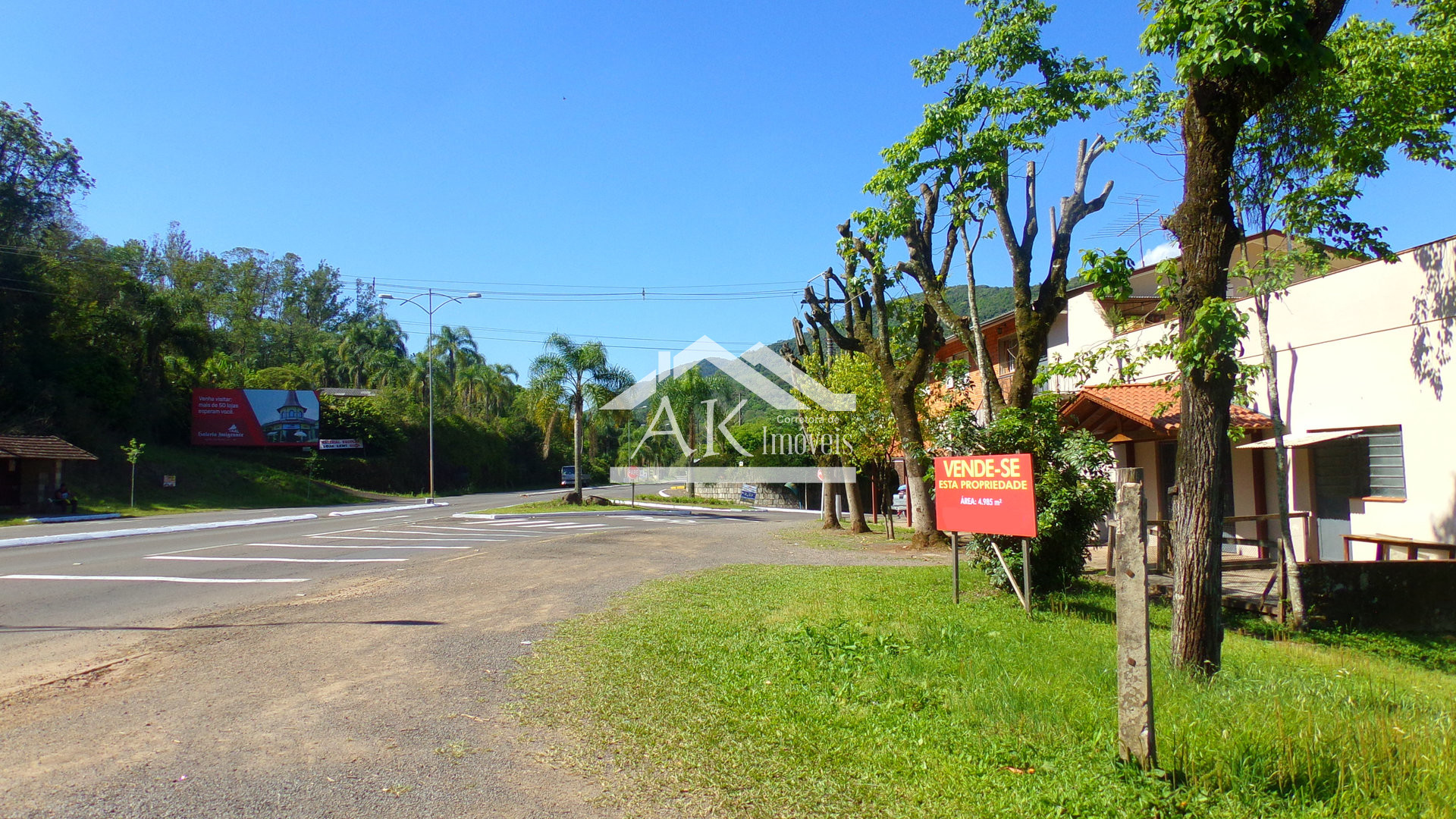 Prédio comercial, à venda, junto ao pórtico de Picada Café, na Serra Gaúcha