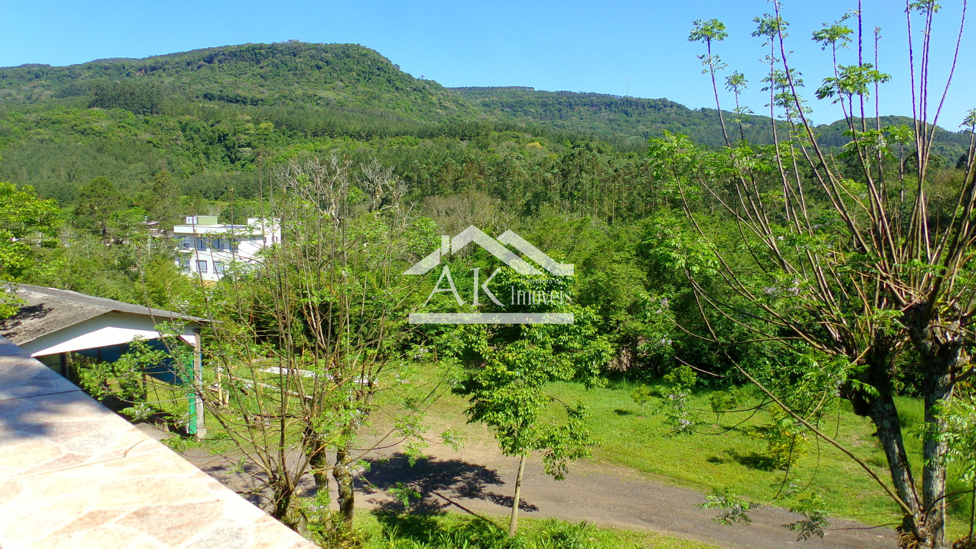 Prédio comercial, à venda, junto ao pórtico de Picada Café, na Serra Gaúcha
