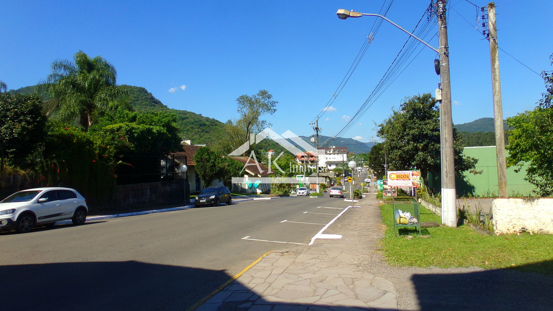 Prédio comercial, à venda, junto ao pórtico de Picada Café, na Serra Gaúcha