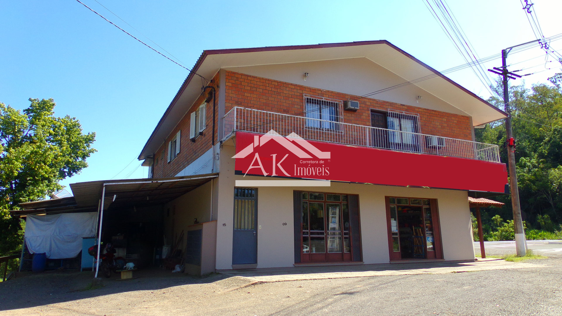 Prédio comercial, à venda, junto ao pórtico de Picada Café, na Serra Gaúcha