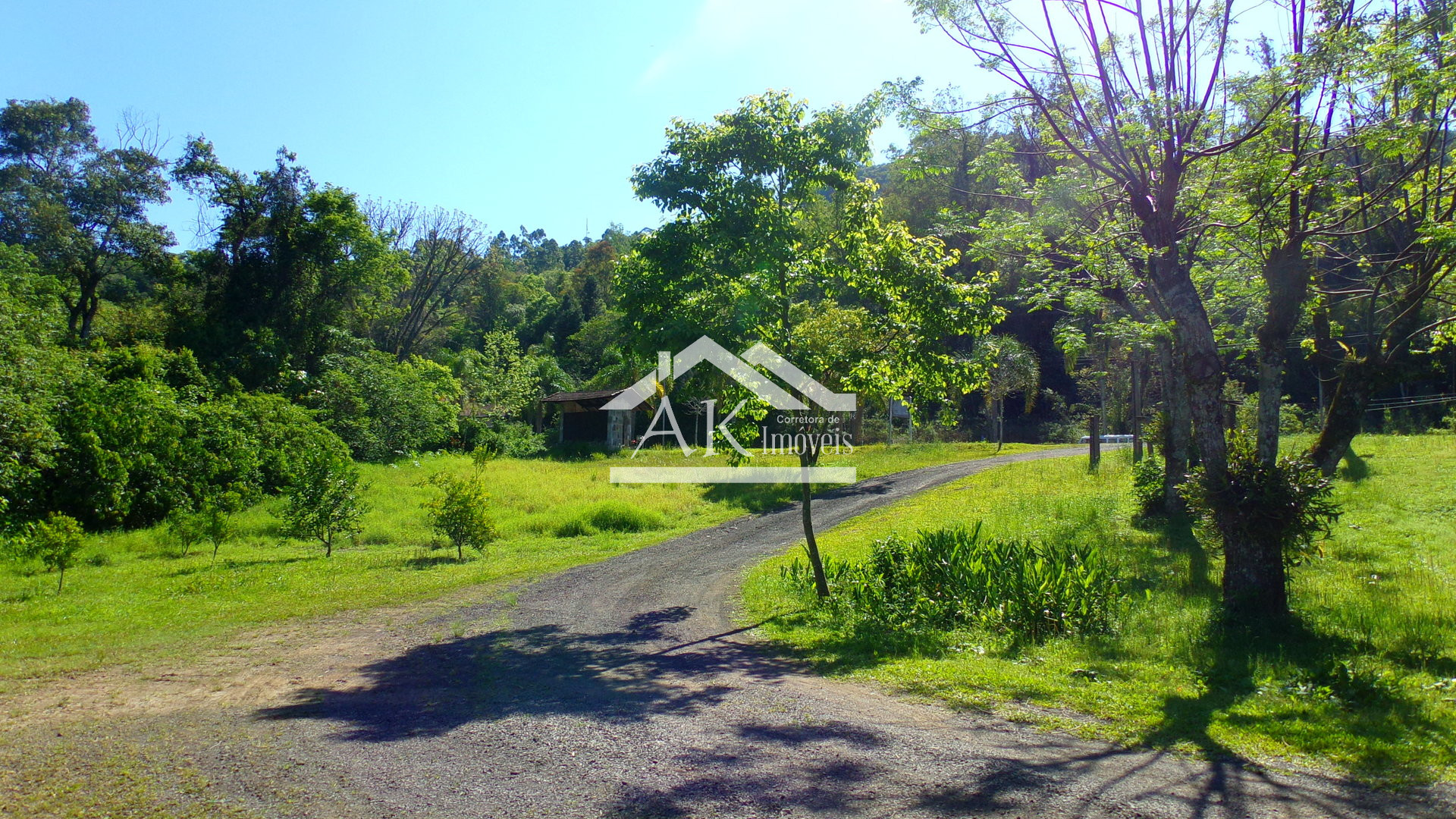 Prédio comercial, à venda, junto ao pórtico de Picada Café, na Serra Gaúcha
