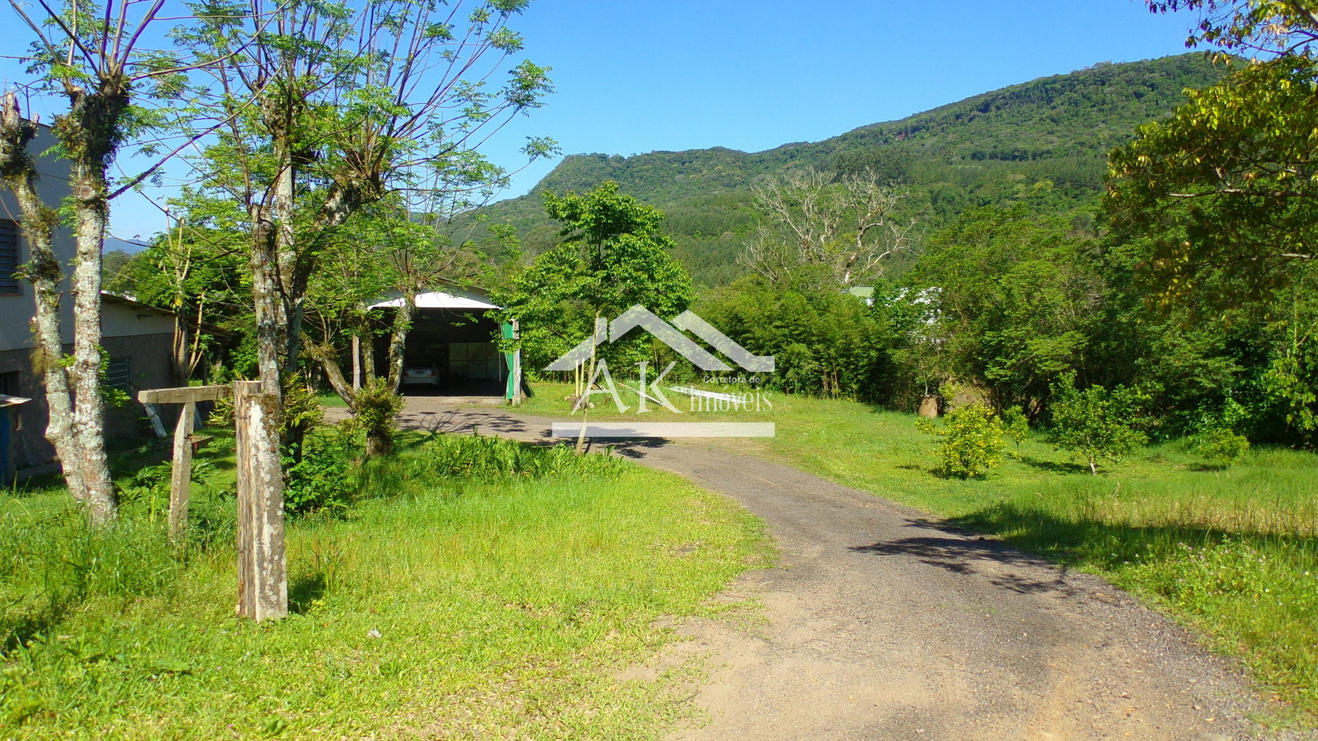 Prédio comercial, à venda, junto ao pórtico de Picada Café, na Serra Gaúcha