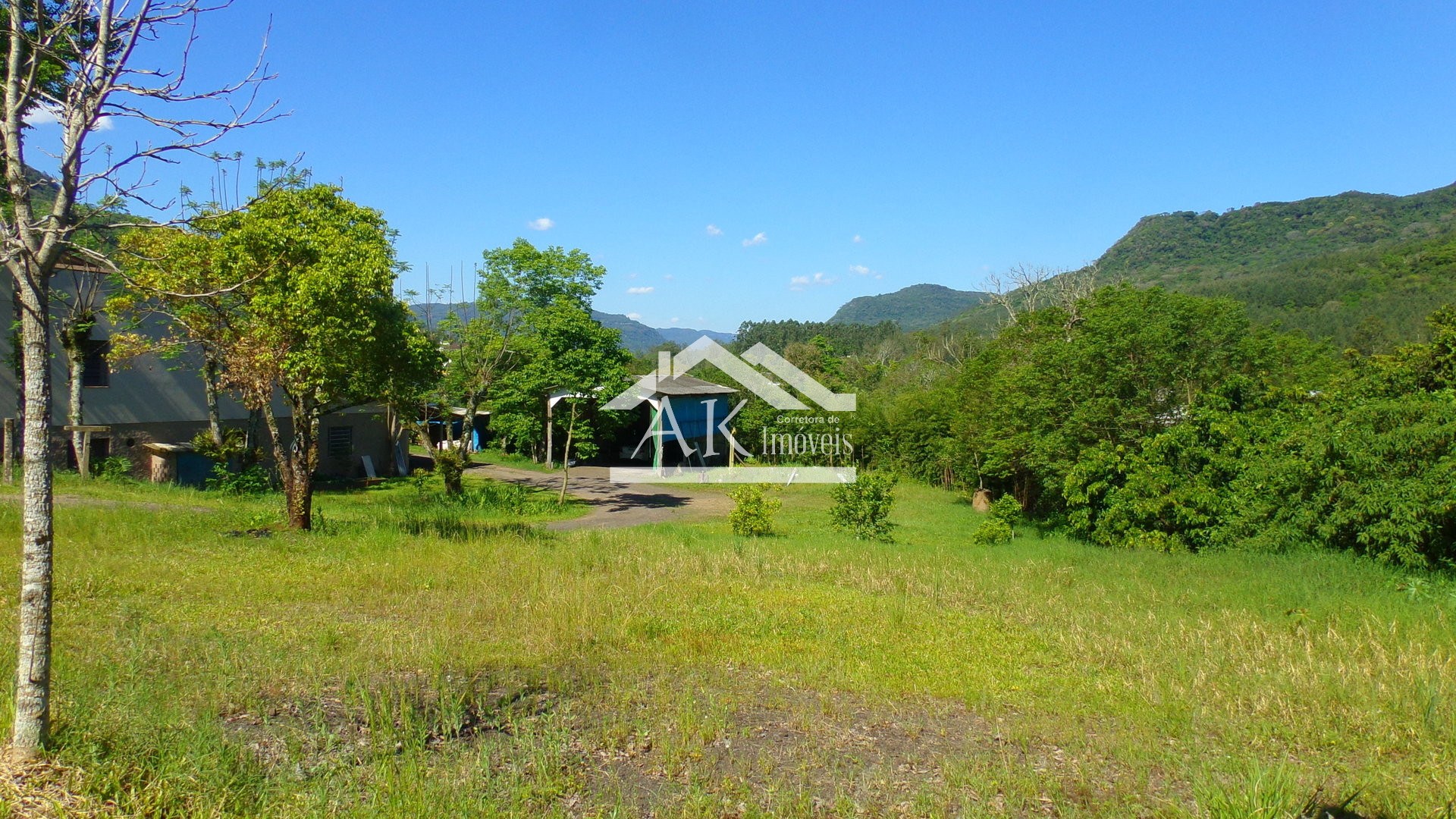 Prédio comercial, à venda, junto ao pórtico de Picada Café, na Serra Gaúcha