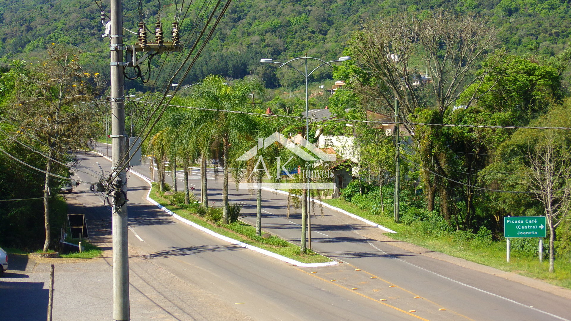 Prédio comercial, à venda, junto ao pórtico de Picada Café, na Serra Gaúcha