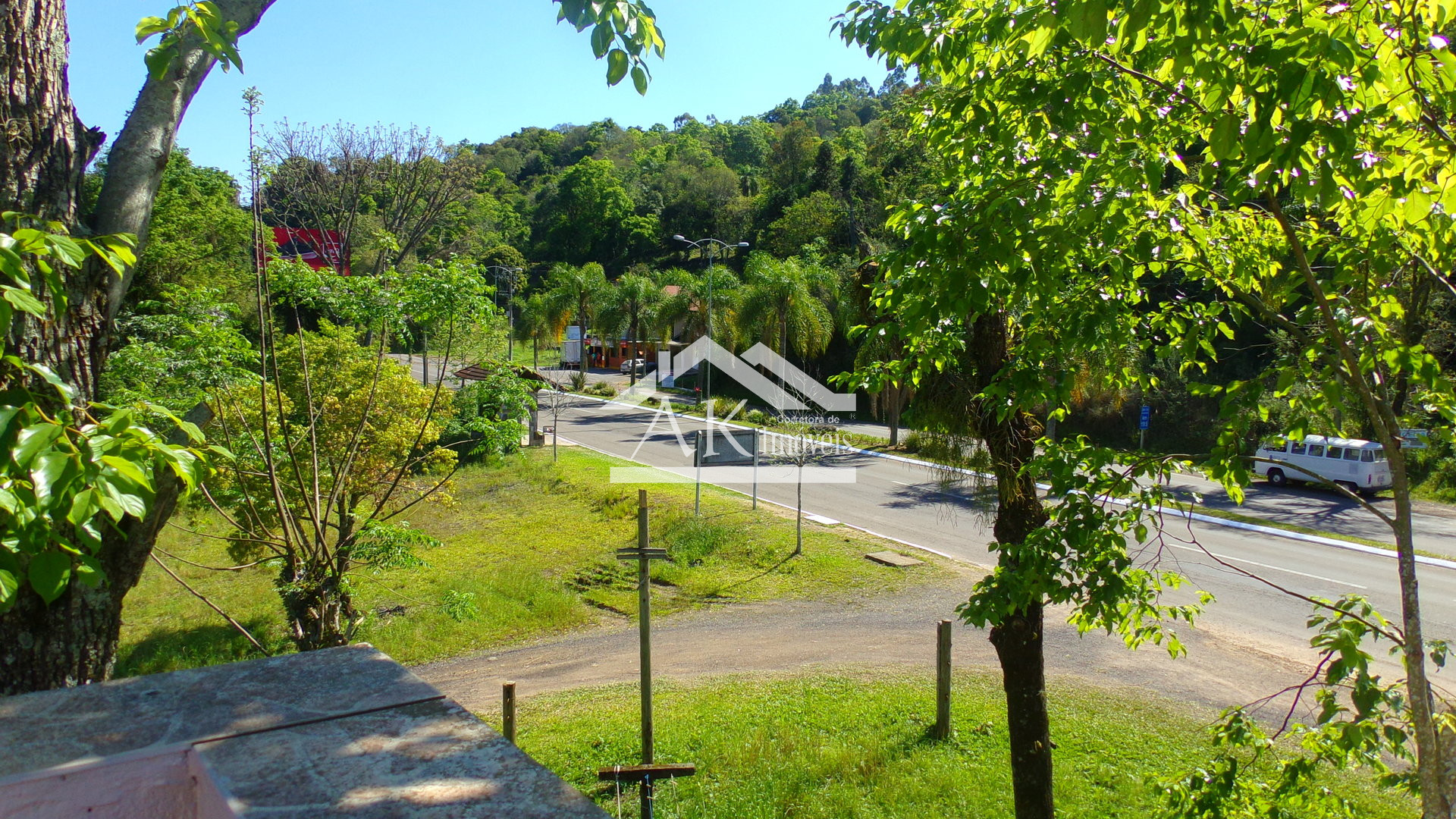 Prédio comercial, à venda, junto ao pórtico de Picada Café, na Serra Gaúcha