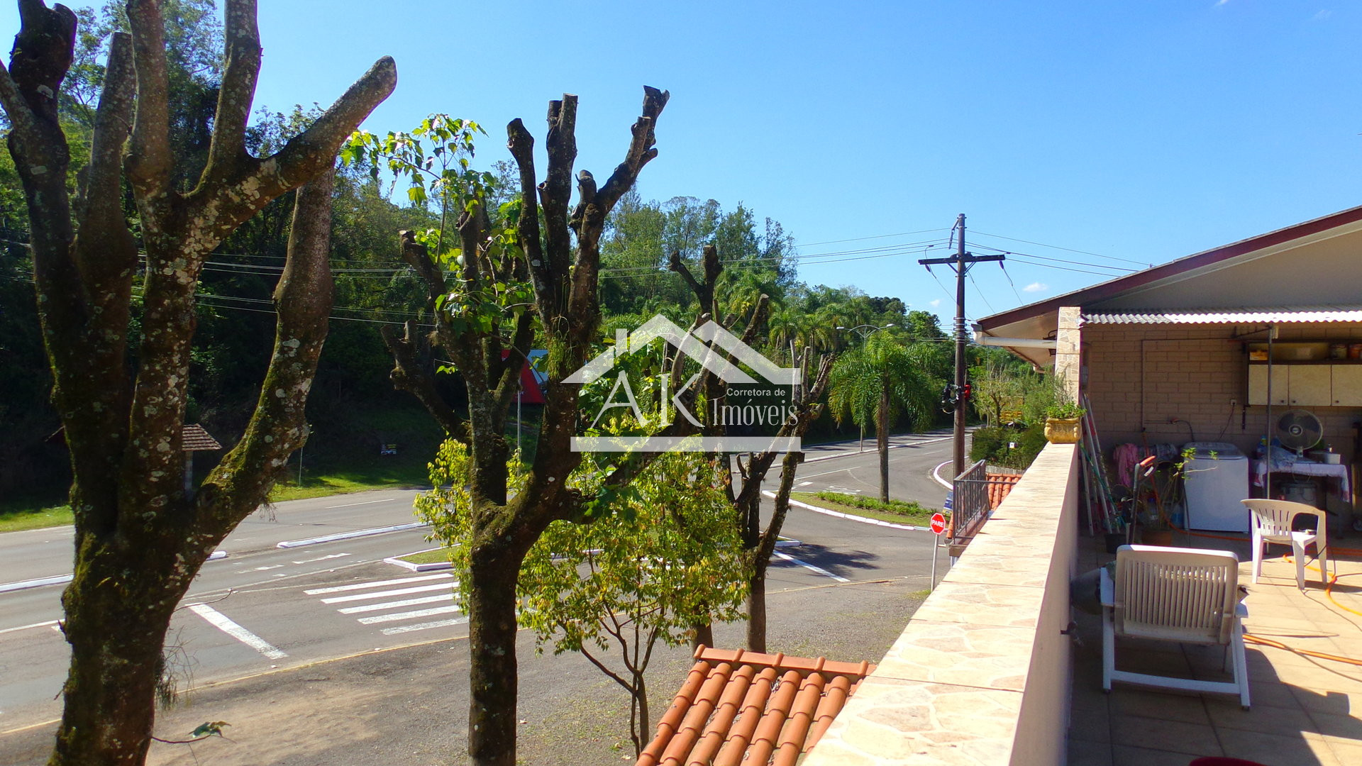 Prédio comercial, à venda, junto ao pórtico de Picada Café, na Serra Gaúcha