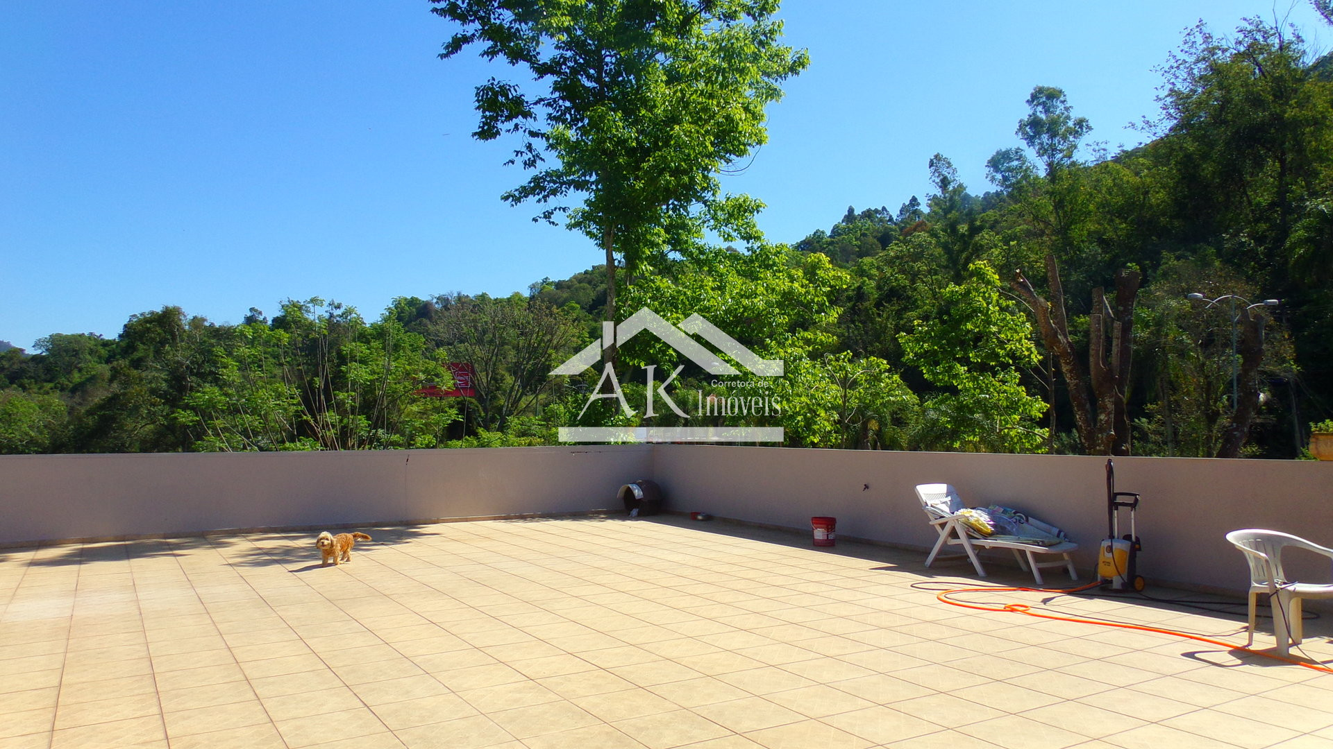 Prédio comercial, à venda, junto ao pórtico de Picada Café, na Serra Gaúcha