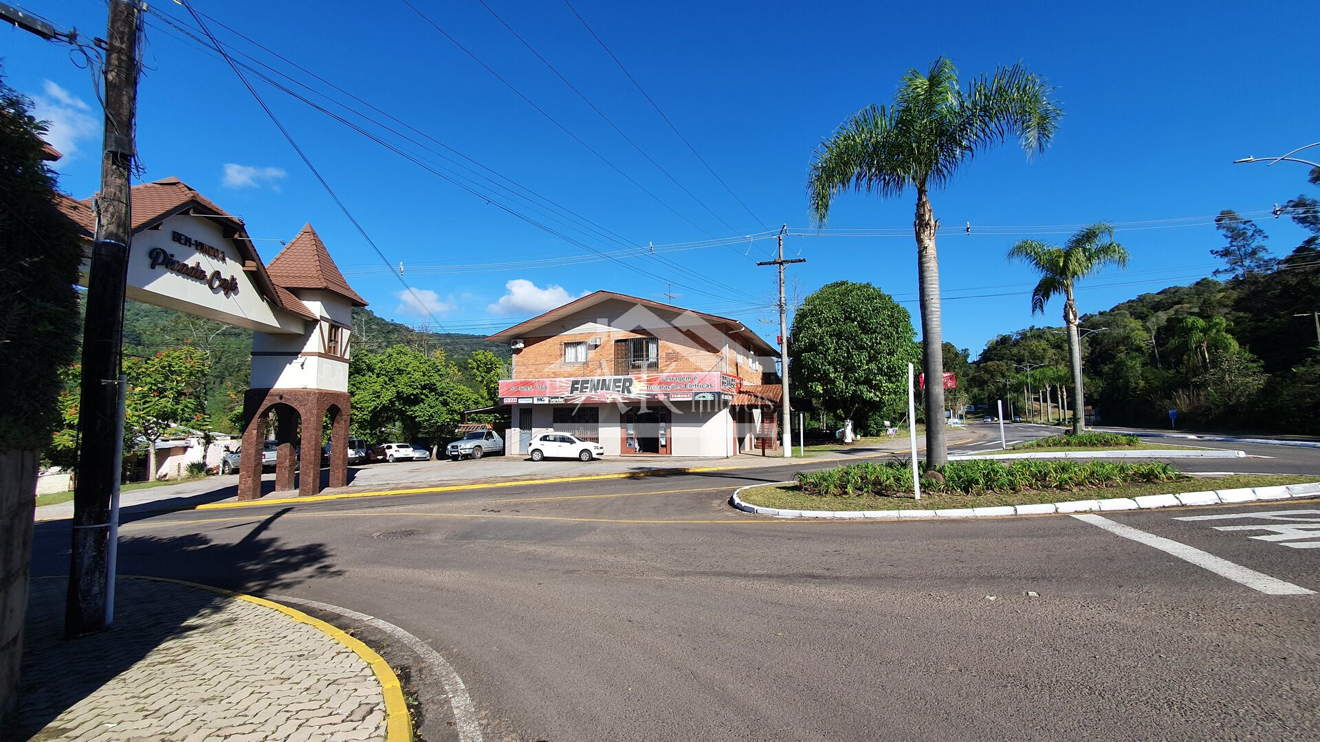 Prédio comercial, à venda, junto ao pórtico de Picada Café, na Serra Gaúcha
